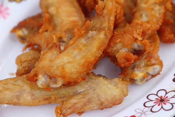 Kızarmış tavuk sokak gıda lezzetlidir