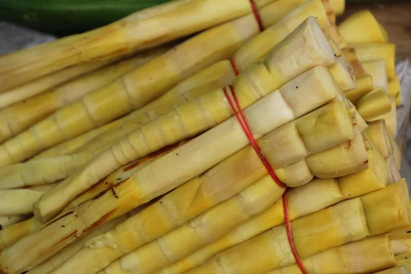 Bambu doce atirar para cozinhar no mercado — Fotografia de Stock