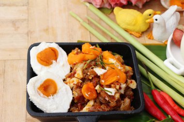 Domuz eti biber salamura yumurtayla lezzetli Yapıştır