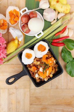 Domuz eti biber salamura yumurtayla lezzetli Yapıştır