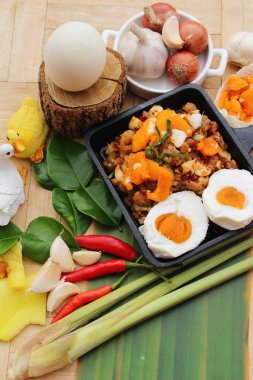 Domuz eti biber salamura yumurtayla lezzetli Yapıştır