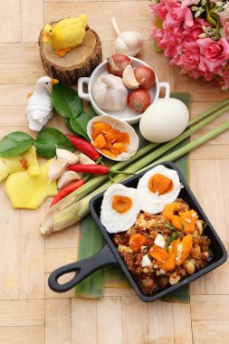 Domuz eti biber salamura yumurtayla lezzetli Yapıştır