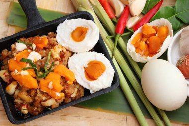 Domuz eti biber salamura yumurtayla lezzetli Yapıştır