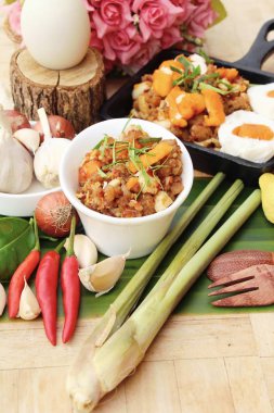 Domuz eti biber salamura yumurtayla lezzetli Yapıştır