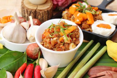 Domuz eti biber salamura yumurtayla lezzetli Yapıştır