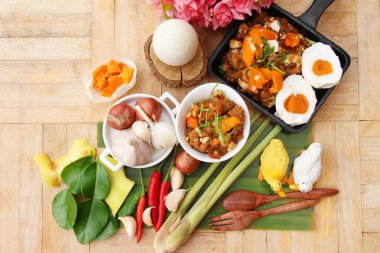 Domuz eti biber salamura yumurtayla lezzetli Yapıştır