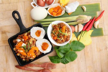 Domuz eti biber salamura yumurtayla lezzetli Yapıştır