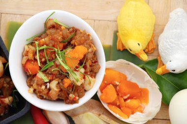 Domuz eti biber salamura yumurtayla lezzetli Yapıştır