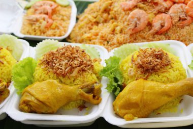 Tavuk biryani pirinç lezzetli ve sos