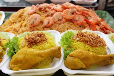 Tavuk biryani pirinç lezzetli ve sos