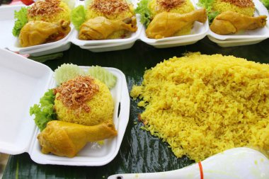 Tavuk biryani pirinç lezzetli ve sos