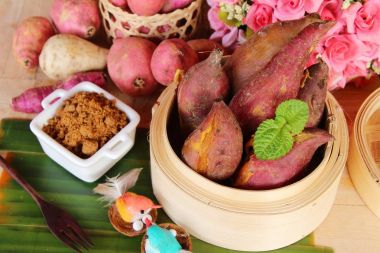 Tatlı şeker ile haşlanmış patates