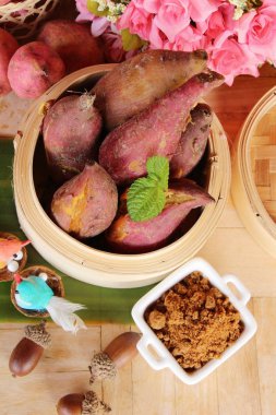 Tatlı şeker ile haşlanmış patates