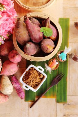 Tatlı şeker ile haşlanmış patates