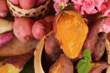 Tatlı şeker ile haşlanmış patates