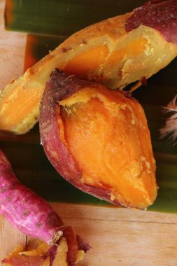 Tatlı şeker ile haşlanmış patates