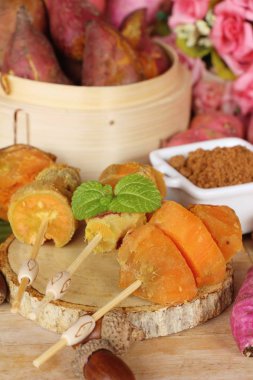 Tatlı şeker ile haşlanmış patates