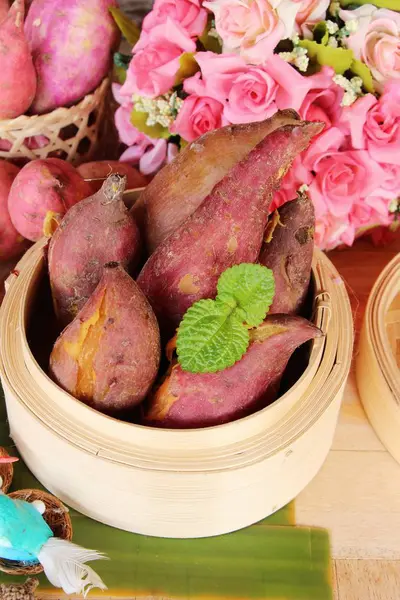 Tatlı şeker ile haşlanmış patates