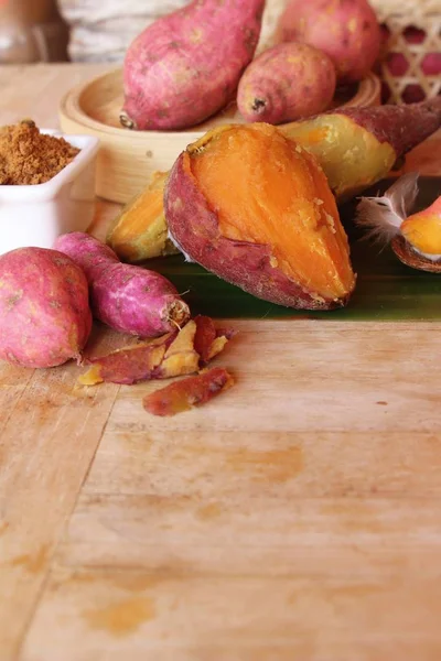 Tatlı şeker ile haşlanmış patates