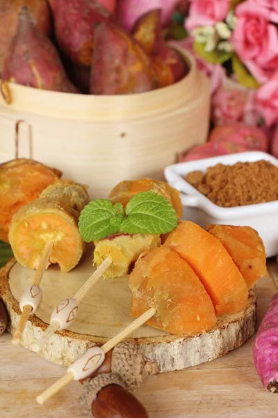 Tatlı şeker ile haşlanmış patates