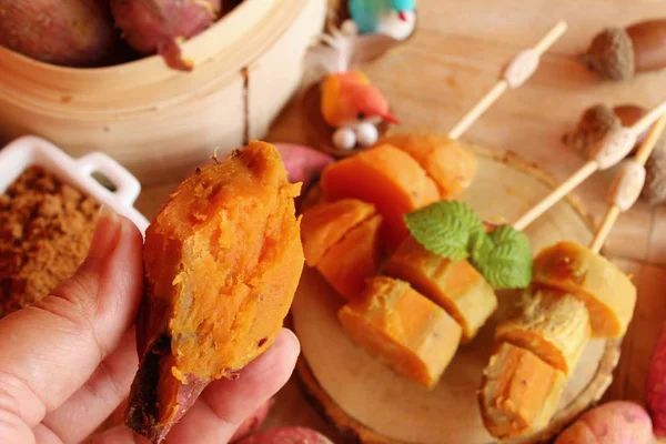 Tatlı şeker ile haşlanmış patates