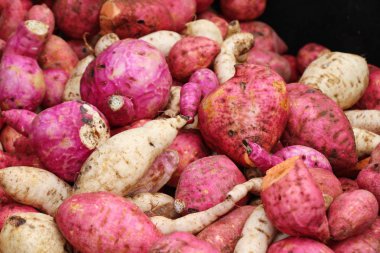 Taze yam pişirme için piyasada