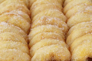 bir sürü donut ve çilek reçeli