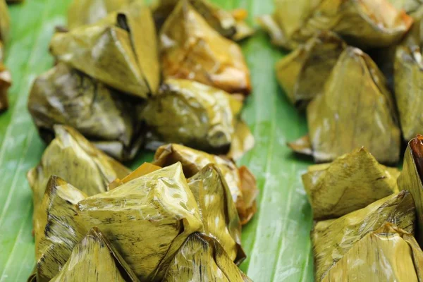 El postre de la pirámide de masa rellena es delicioso (Kanom Tien ) — Foto de Stock