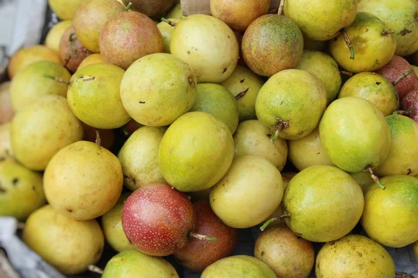 Passion fruit sokak gıda lezzetlidir