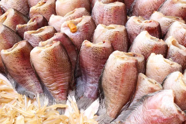 Trockenfisch zum Kochen auf dem Markt — Stockfoto