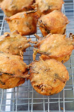 Taro tatlı fasulye, tatlı sos ile