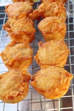 Taro tatlı fasulye, tatlı sos ile