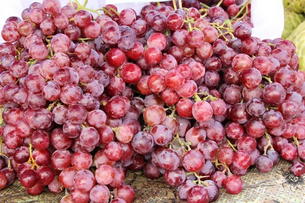 街头美食鲜果葡萄 — 图库照片