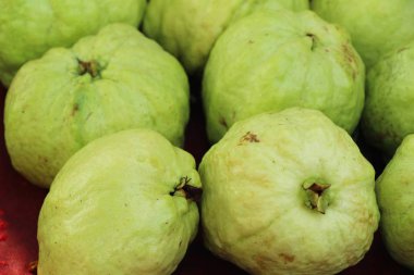 Guava meyve içinde belgili tanımlık çarşı lezzetlidir