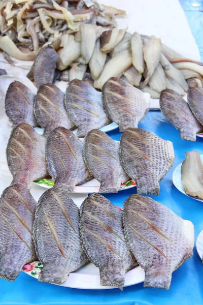 Ikan kering untuk dimasak di pasar — Stok Foto