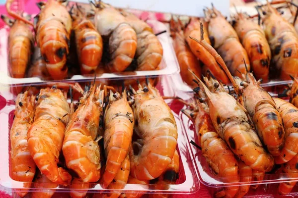 Camarão grelhado com molho de frutos do mar é delicioso — Fotografia de Stock