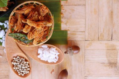 Kızarmış karides çene lezzetlidir