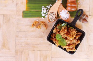 Kızarmış karides çene lezzetlidir