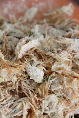 Lezzetli kızarmış karides çene yapıyor