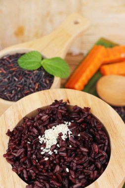 siyah pirinç ve ham organik riceberry pirinç pişirmek