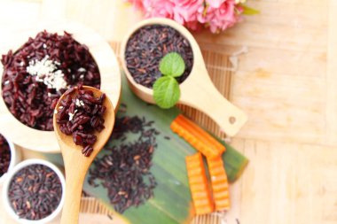 siyah pirinç ve ham organik riceberry pirinç pişirmek