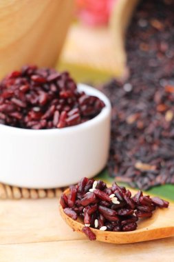 siyah pirinç ve ham organik riceberry pirinç pişirmek