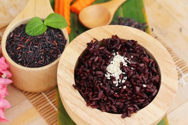 siyah pirinç ve ham organik riceberry pirinç pişirmek
