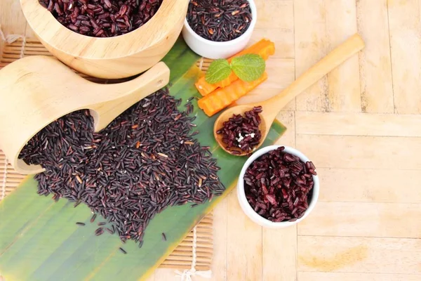 siyah pirinç ve ham organik riceberry pirinç pişirmek