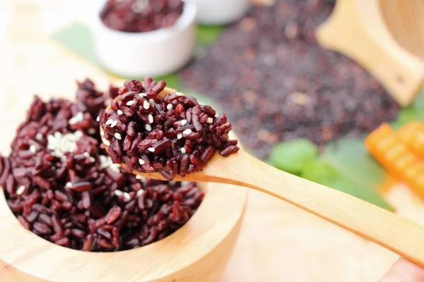 siyah pirinç ve ham organik riceberry pirinç pişirmek