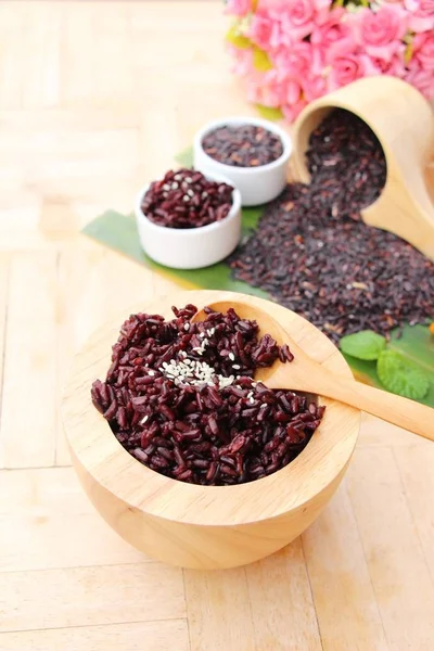 siyah pirinç ve ham organik riceberry pirinç pişirmek