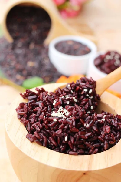 siyah pirinç ve ham organik riceberry pirinç pişirmek