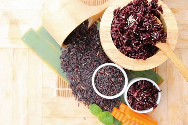 siyah pirinç ve ham organik riceberry pirinç pişirmek