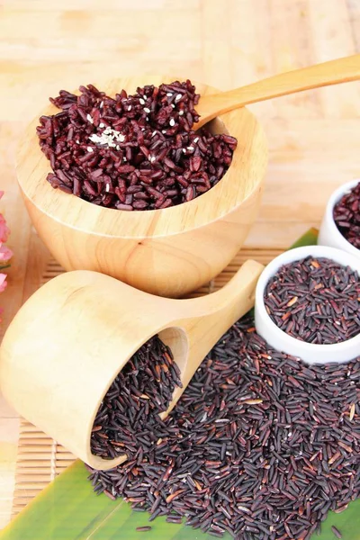 siyah pirinç ve ham organik riceberry pirinç pişirmek