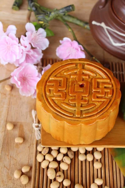 Festival gâteau de lune gâteau chinois et thé — Photo